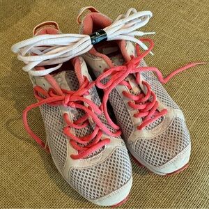 On Cloud Sneakers Size 7